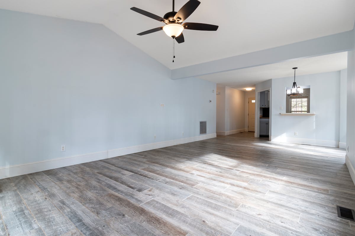 Empty living room before AI virtual staging